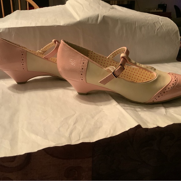 BAIT 1920's Style Kitten Heel T-strap Shoes, Pink Patent & Cream, Size 7.5 NWOT - Picture 2 of 9